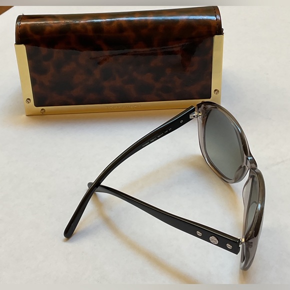 Tory Burch designer sunglasses with case - Picture 4 of 5
